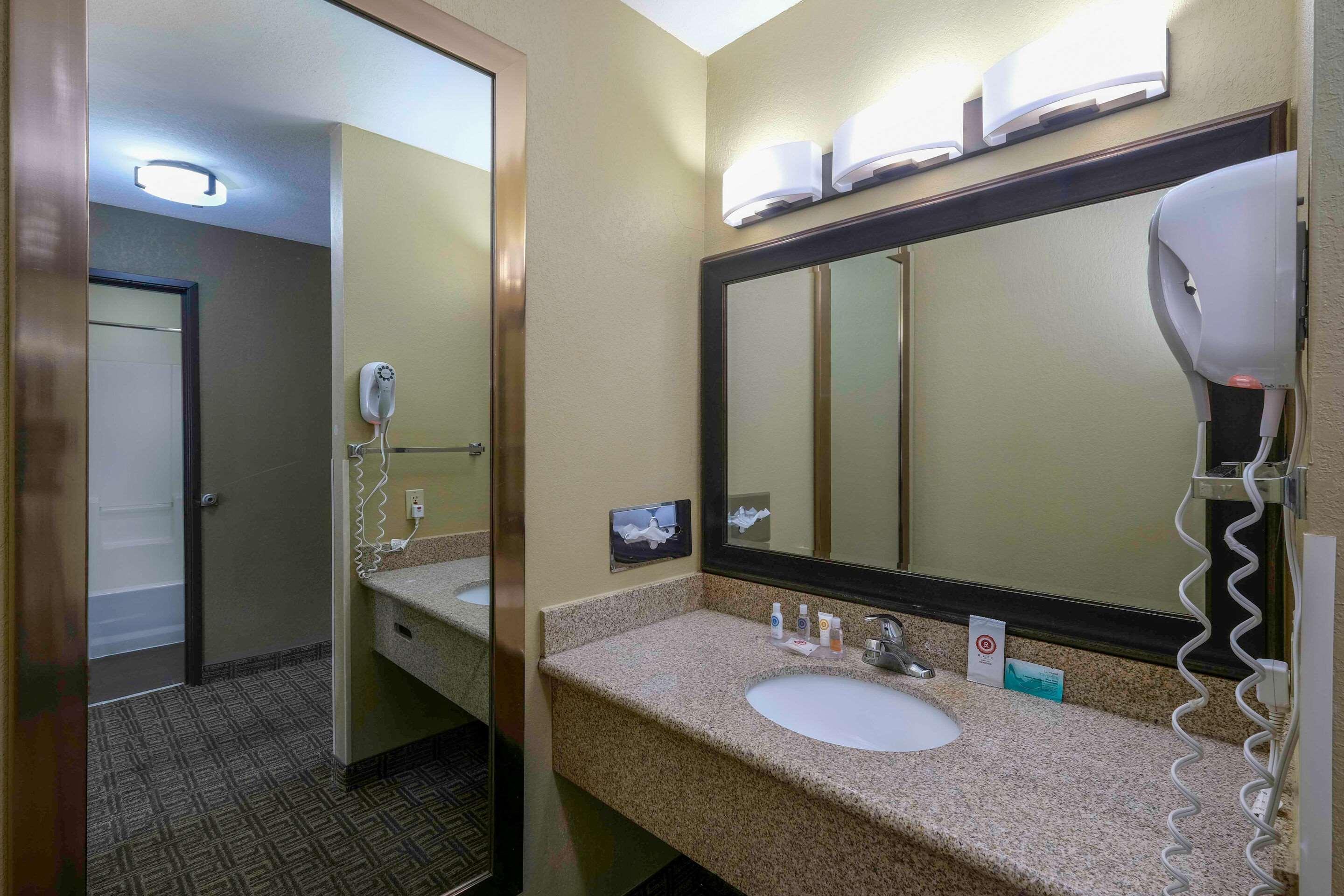 Comfort Near Gila National Forest Inn 2*
